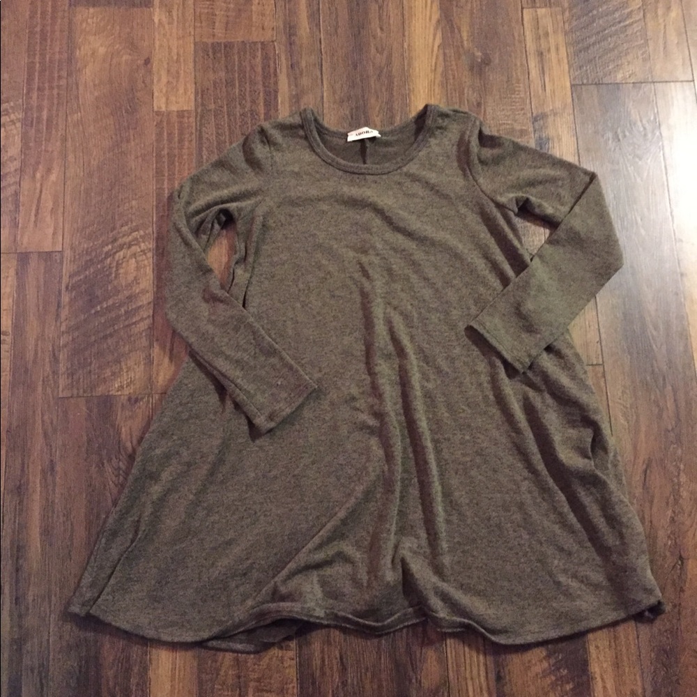 Green tunic dress